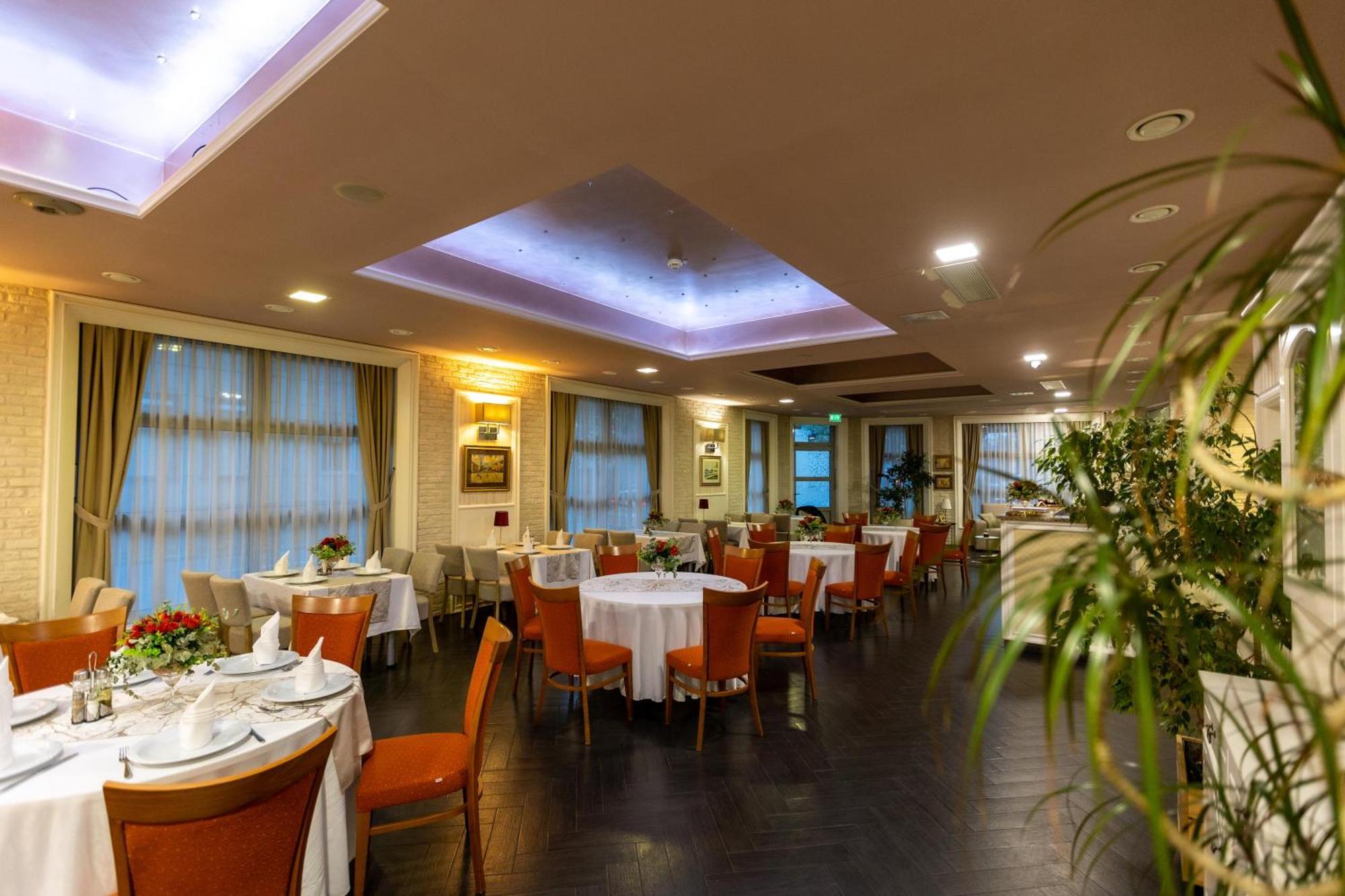 Art Hotel Slavonski Brod Ngoại thất bức ảnh