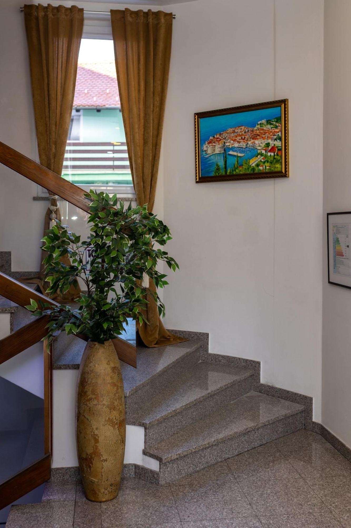 Art Hotel Slavonski Brod Ngoại thất bức ảnh